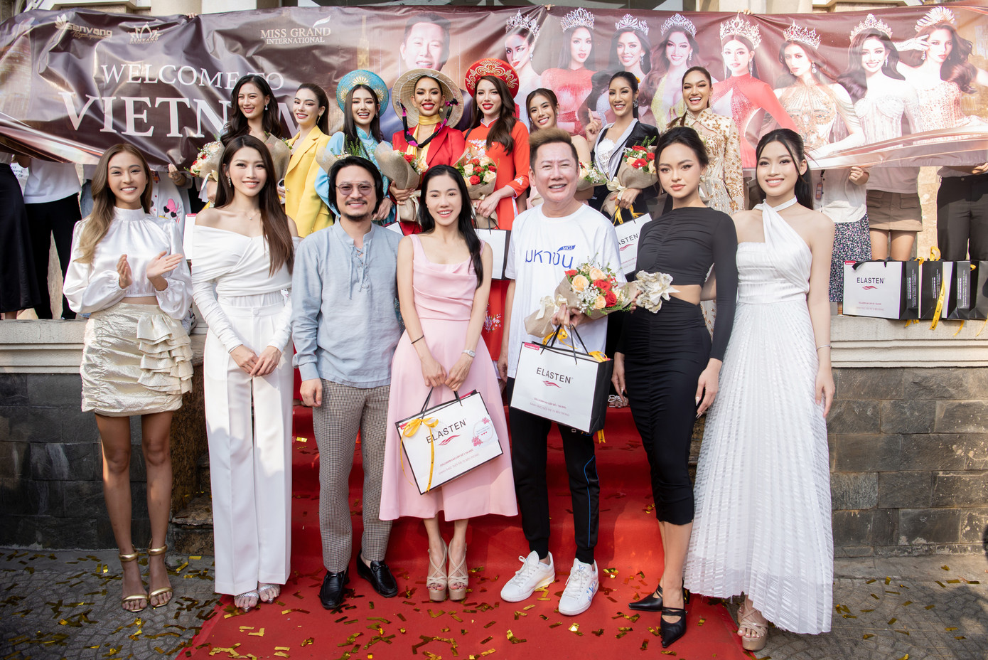 4 Á hậu của Miss Grand Vietnam 2022 là Chế Nguyễn Quỳnh Châu, Tuyết Như, Minh Thư, Mai Ngô cũng tham gia chào đón ông Nawat và các người đẹp Miss Grand Thailand. Trước đó, Hoa hậu Thiên Ân cho biết cô vắng mặt vì vướng lịch trình riêng.
