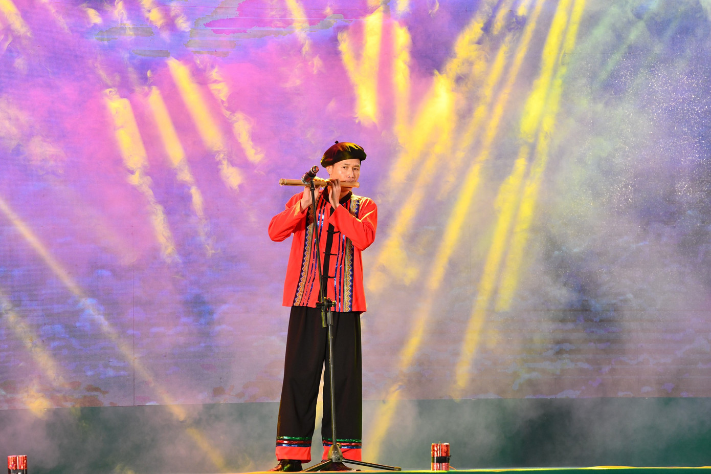 Độc tấu sáo Tiếng rừng (sáng tác và biểu diễn: Trần Trung).