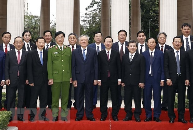 Chủ tịch nước Võ Văn Thưởng với lãnh đạo Tòa án Nhân dân Tối cao và các đại biểu dự buổi làm việc. (Ảnh: Thống Nhất/TTXVN) Chủ tịch nước Võ Văn Thưởng với lãnh đạo Tòa án Nhân dân Tối cao và các đại biểu dự buổi làm việc. (Ảnh: Thống Nhất/TTXVN)