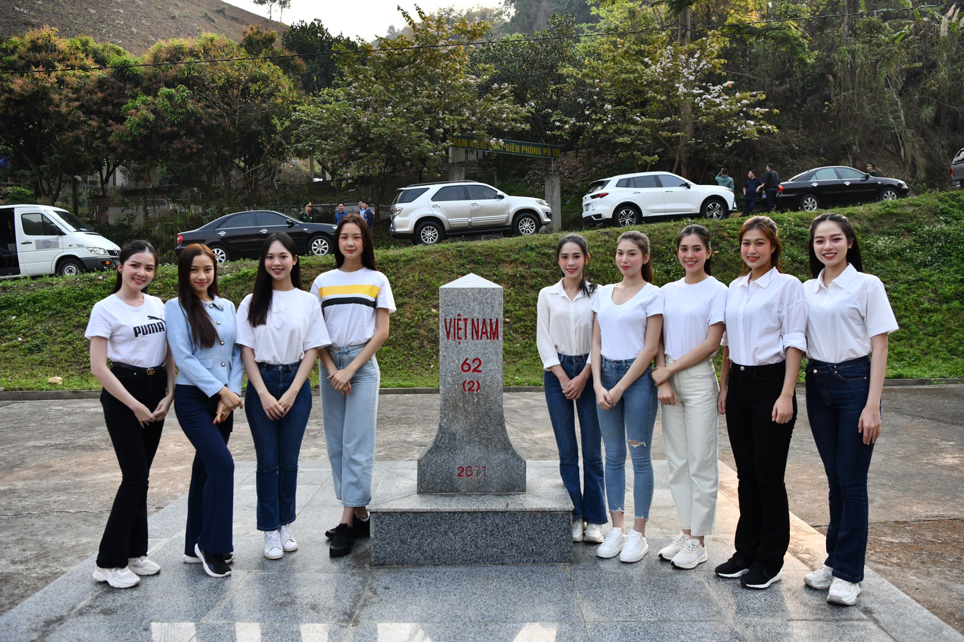 Ngày 24/3, tại Đồn biên phòng Huổi Luông (huyện Phong Thổ, tỉnh Lai Châu), Ban tổ chức Tiền Phong Marathon 2023 cùng các hoa hậu, á hậu và người đẹp giao lưu với Bộ đội Biên phòng tỉnh Lai Châu.