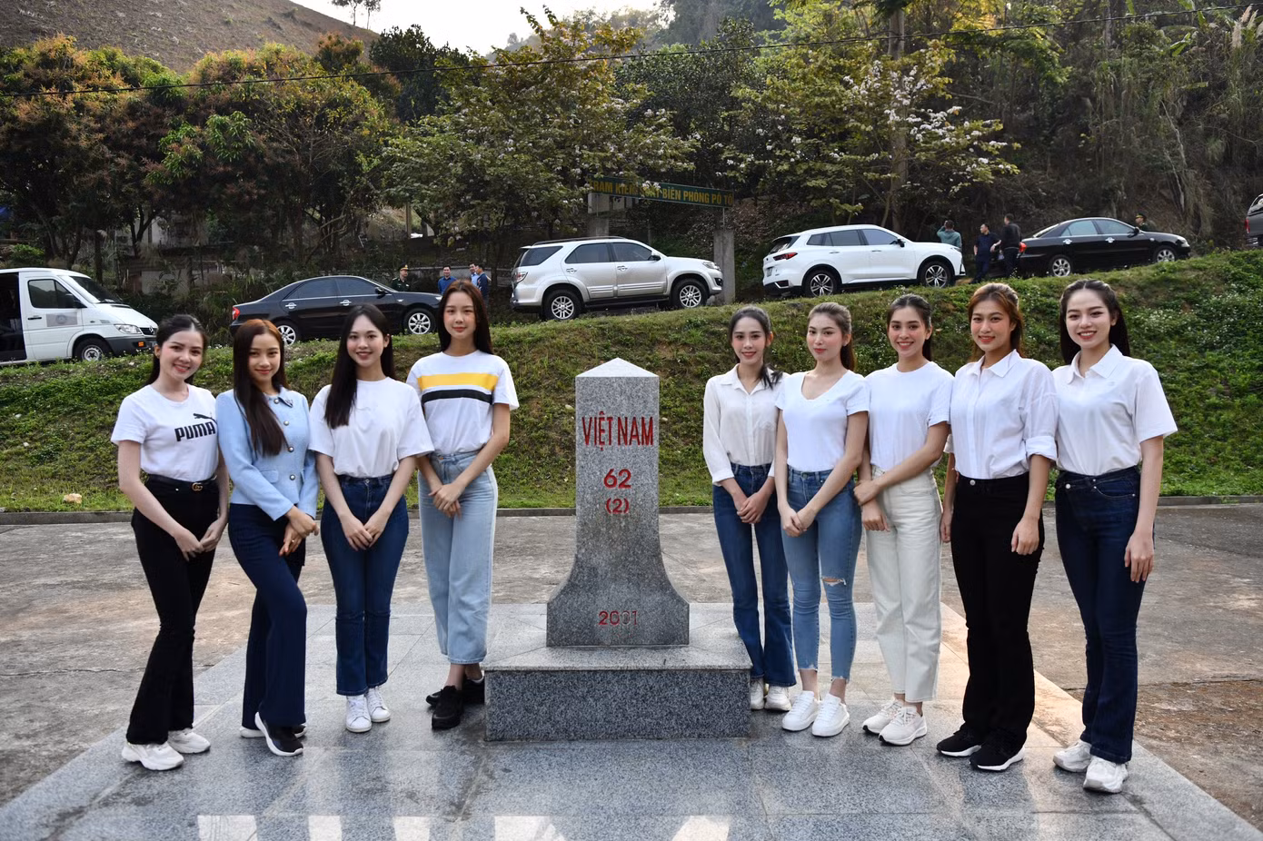 Ngày 24/3, tại Đồn biên phòng Huổi Luông (huyện Phong Thổ, tỉnh Lai Châu), Ban tổ chức Tiền Phong Marathon 2023 cùng các hoa hậu, á hậu và người đẹp giao lưu với Bộ đội Biên phòng tỉnh Lai Châu.