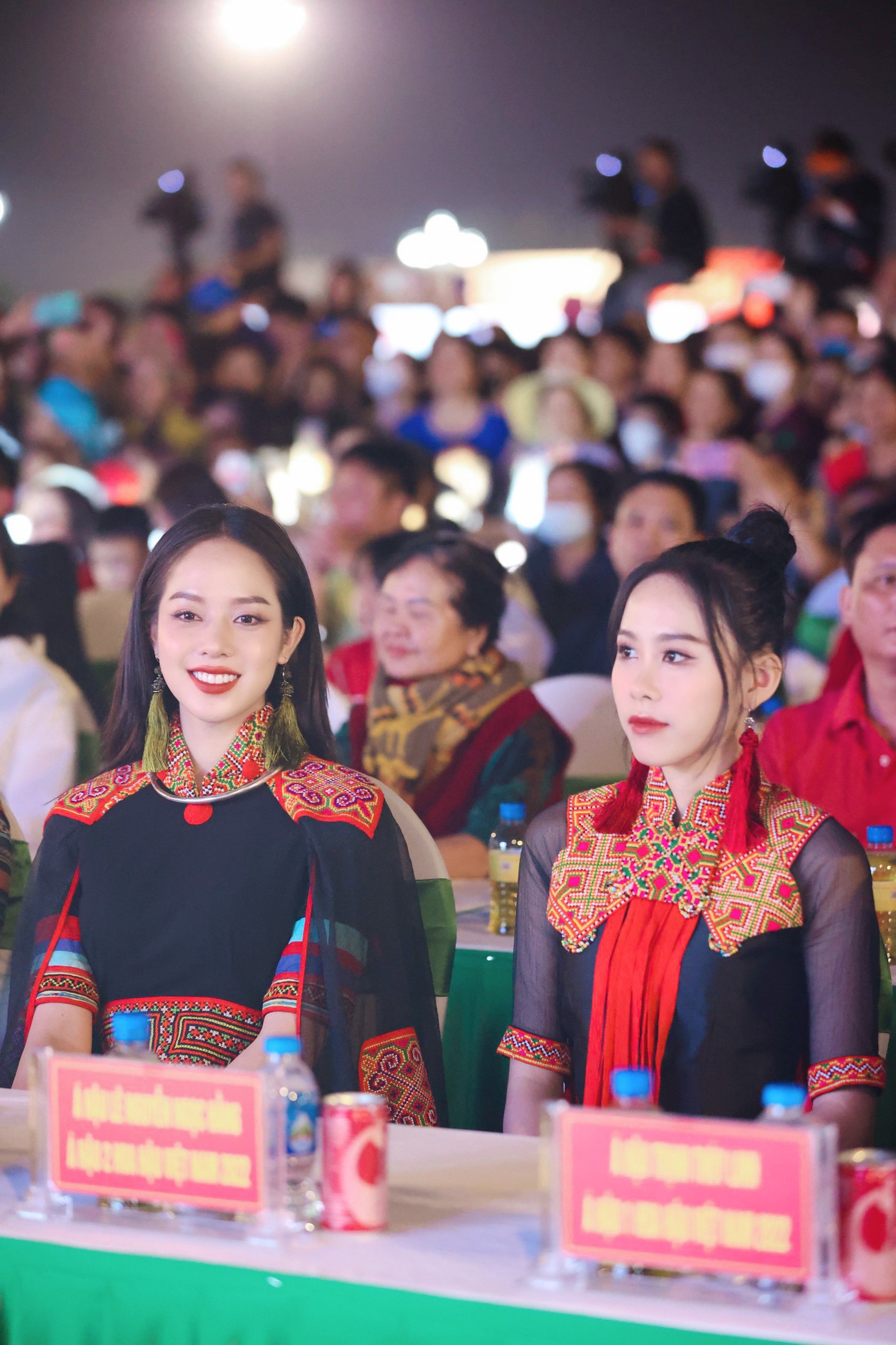 Trong chương trình giao lưu, các hoa hậu, á hậu sẽ trình diễn những trang phục văn hoá dân tộc đặc sắc.