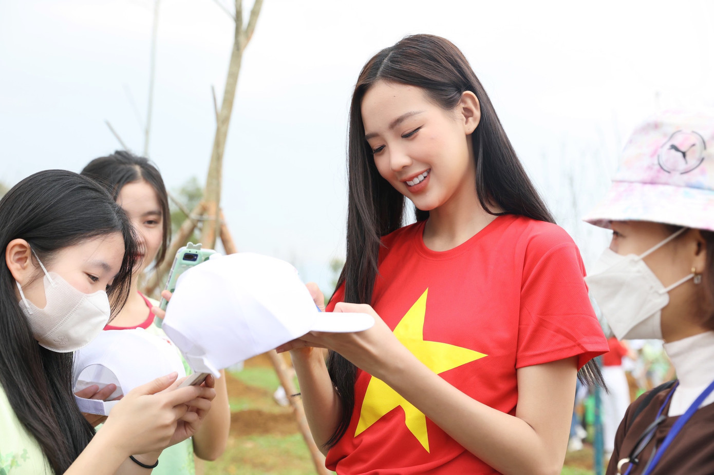 Với cương vị là những hoa hậu, á hậu bước ra từ cuộc thi Hoa hậu Việt Nam, dàn người đẹp luôn ý thức về việc tích cực tham gia các hoạt động từ thiện, xã hội để lan toả những thông điệp tốt đẹp, tích cực tới xã hội, đặc biệt là với giới trẻ.