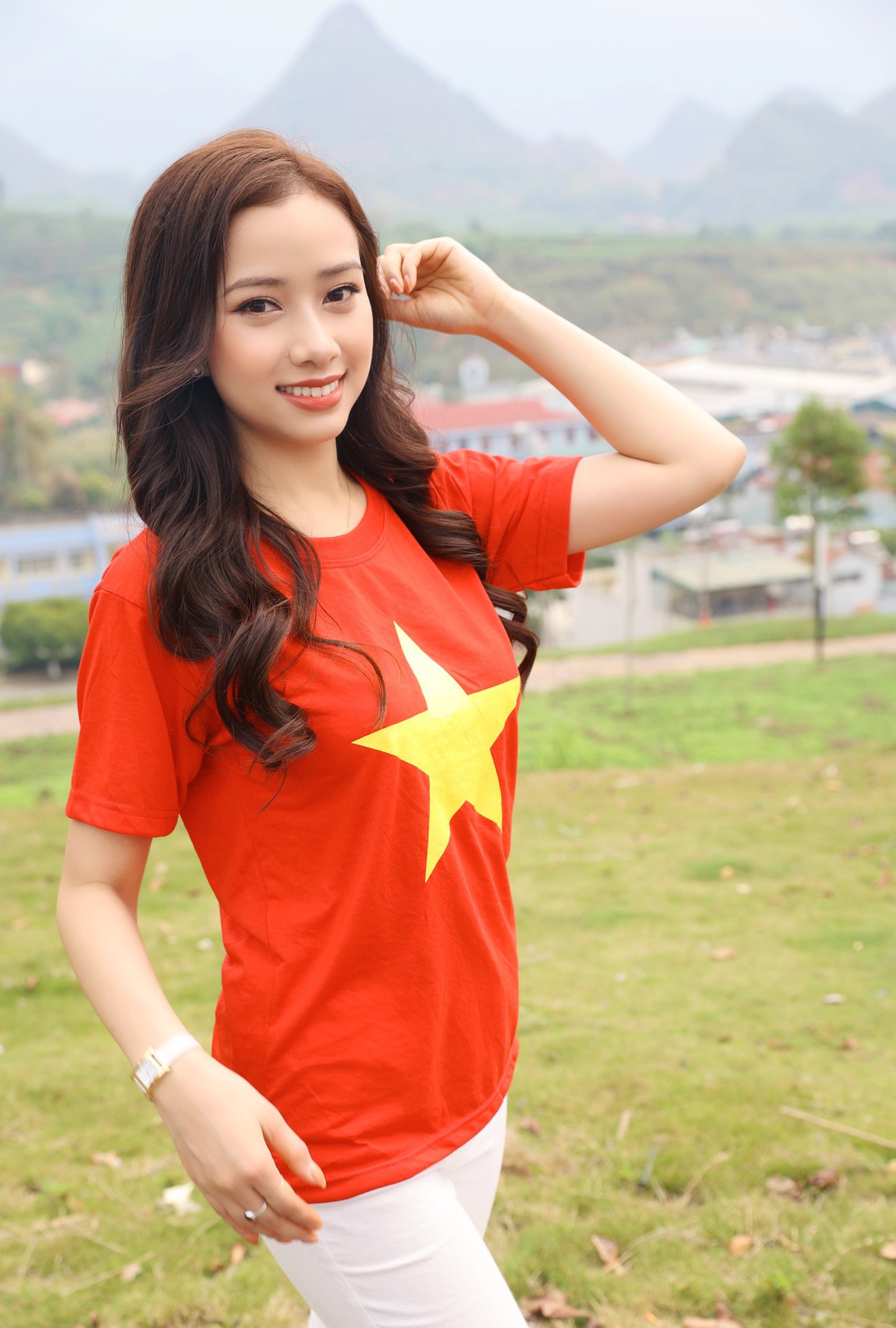 Người đẹp Nhân ái Ngọc Mai tích cực tham gia các hoạt động của Tiền Phong Marathon 2023. Trước đó, Ngọc Mai có mặt từ sớm tại Lai Châu để chuẩn bị cho giải Tiền Phong Marathon 2023. Không chỉ là Đại sứ của Tiền Phong Marathon 2023, Nguyễn Ngọc Mai còn tham gia chạy cự ly 5km. Để sẵn sàng cho thử thách ở Lai Châu, Người đẹp Nhân ái, Top 5 Hoa hậu Việt Nam 2022 đã chinh phục thành công Tả Liên Sơn, đỉnh núi cao 2.996m của tỉnh Lai Châu.