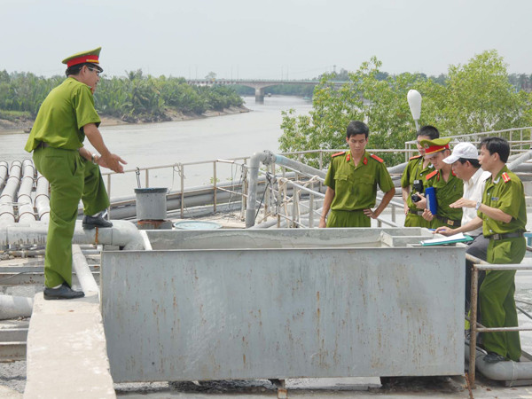 Kiểm tra việc xả thải chui của công ty Hào dương - TPHCM. Nhiều cử tri phản ánh DN này vẫn tái phạm sau khi đã bị xử lý