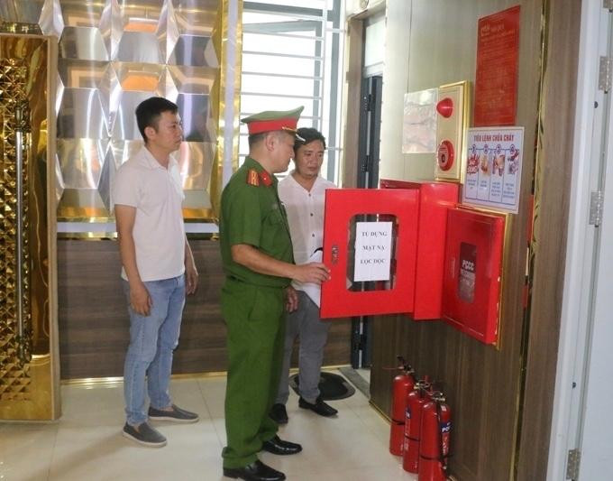 Lực lượng chức năng kiểm tra PCCC tại các cơ sở kinh doanh trên địa bàn TP Thanh Hoá