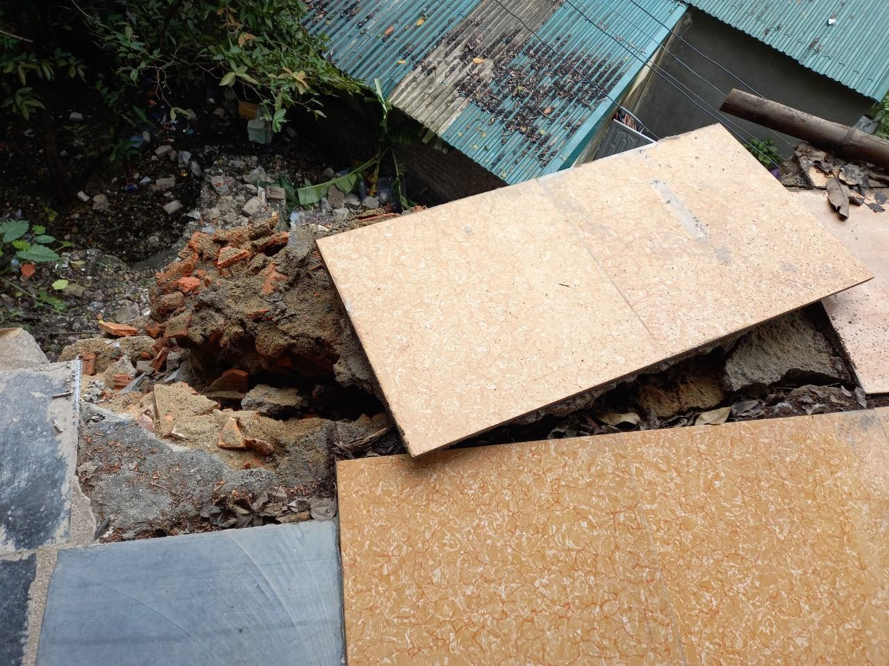 Vị trí sạt lở từ sân chùa Quan Thánh