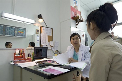 Quá trình chuyển giới đạt tiểu chuẩn thường bao gồm 3 giai đoạn. Giai đoạn 1, người chuyển giới cần chuẩn bị tâm lý sẵn sàng đáp ứng cho một cuộc sống mới. Quá trình chuyển giới đạt tiểu chuẩn thường bao gồm 3 giai đoạn. Giai đoạn 1, người chuyển giới cần chuẩn bị tâm lý sẵn sàng đáp ứng cho một cuộc sống mới