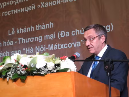 Quận trưởng quận Đông Bắc TP Mátxcơva V.Yu. Vinagradov phát biểu tại lễ khai trương