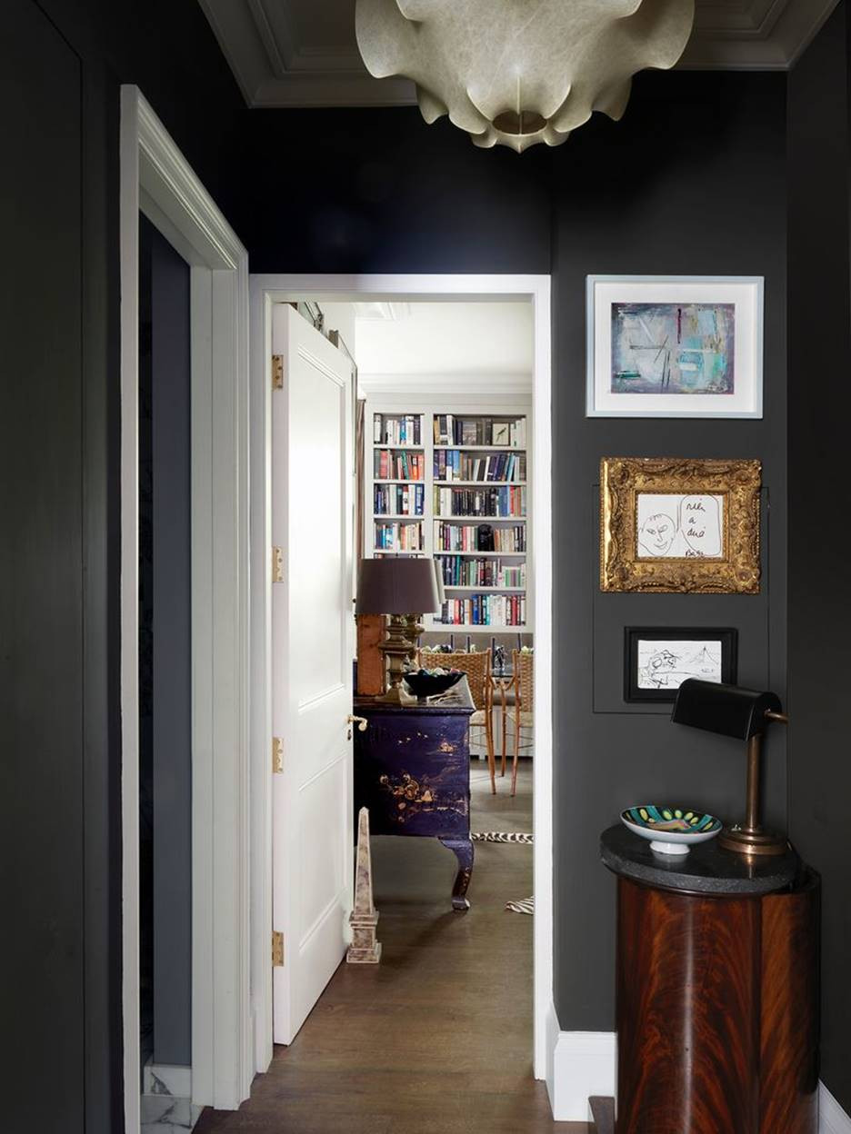 Trang trí tinh tế, thông minh và tối ưu cho diện tích, chiếc tủ với thiết kế tròn, gọn, tủ pot là lựa chọn lý tưởng để lưu trữ nơi hành lang.