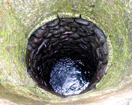 "Giếng thần" có thực sự linh nghiệm hay không còn nhiều điều cần lý giải.. "Giếng thần" có thực sự linh nghiệm hay không còn nhiều điều cần lý giải..