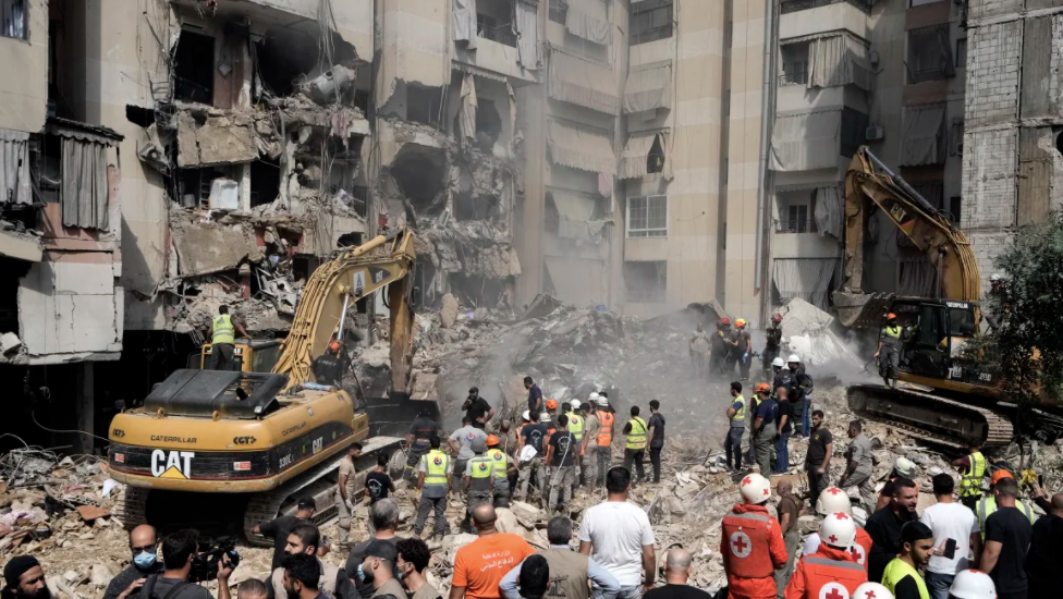 Hiện trường vụ toà nhà ở ngoại ô thủ đô Beirut của Li-băng bị máy bay Israel tấn công, ngày 21/9. (Ảnh: AP) Hiện trường vụ toà nhà ở ngoại ô thủ đô Beirut của Li-băng bị máy bay Israel tấn công, ngày 21/9. (Ảnh: AP)