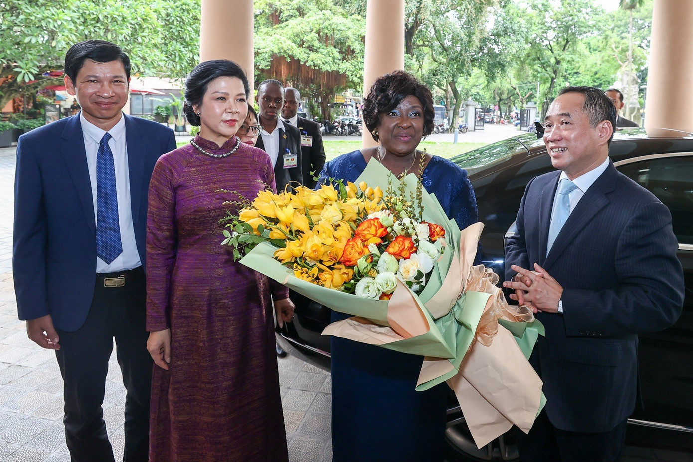 Hai Phu nhân đến thăm Bảo tàng Mỹ thuật Việt Nam. (Ảnh: Nhật Minh) Hai Phu nhân đến thăm Bảo tàng Mỹ thuật Việt Nam. (Ảnh: Nhật Minh)
