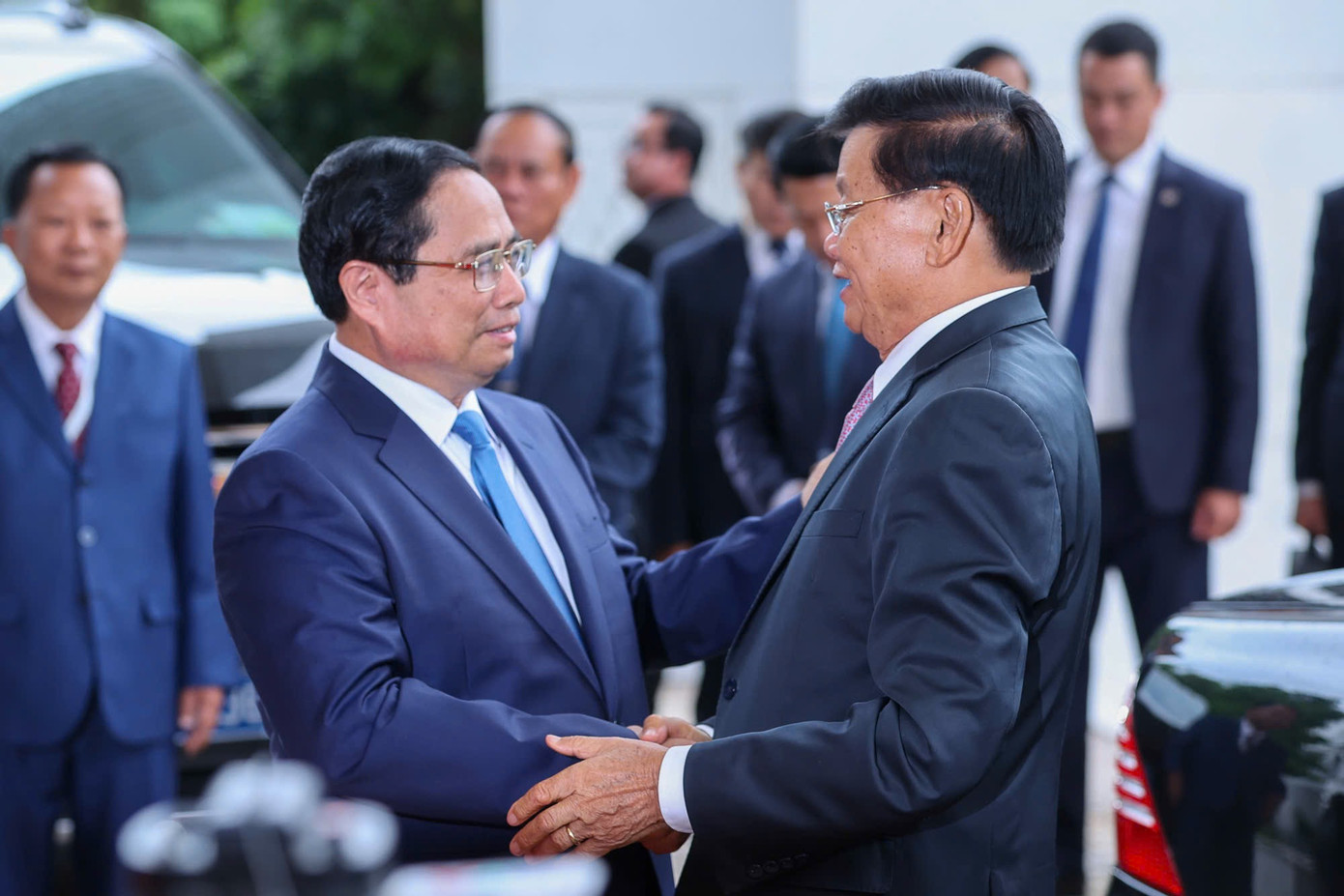 Thủ tướng Phạm Minh Chính đón Tổng Bí thư, Chủ tịch nước Thongloun Sisoulith đến cuộc hội kiến ngày 10/9. (Ảnh: Như Ý) Thủ tướng Phạm Minh Chính đón Tổng Bí thư, Chủ tịch nước Thongloun Sisoulith đến cuộc hội kiến ngày 10/9. (Ảnh: Như Ý)