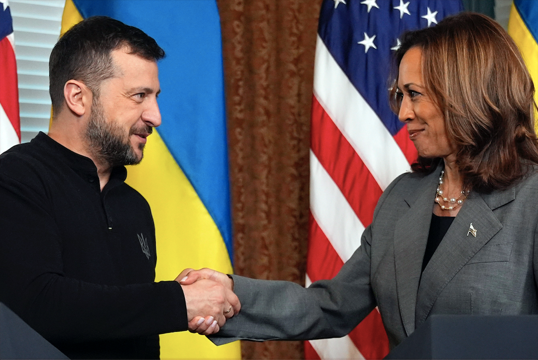 Tổng thống Ukraine Volodymir Zelensky gặp Phó Tổng thống Kamala Harris, ngày 26/9. (Ảnh: AP)