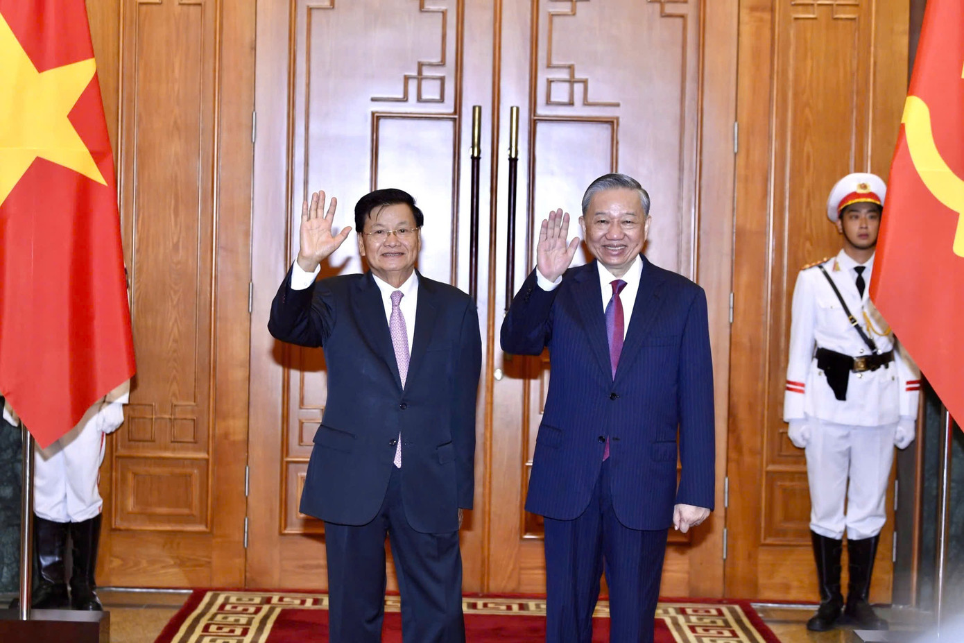 Tổng Bí thư, Chủ tịch nước Tô Lâm và Tổng Bí thư, Chủ tịch nước Lào Thongloun Sisoulith chụp ảnh chung trước cuộc hội đàm, ngày 10/9. (Ảnh: Nhật Minh)