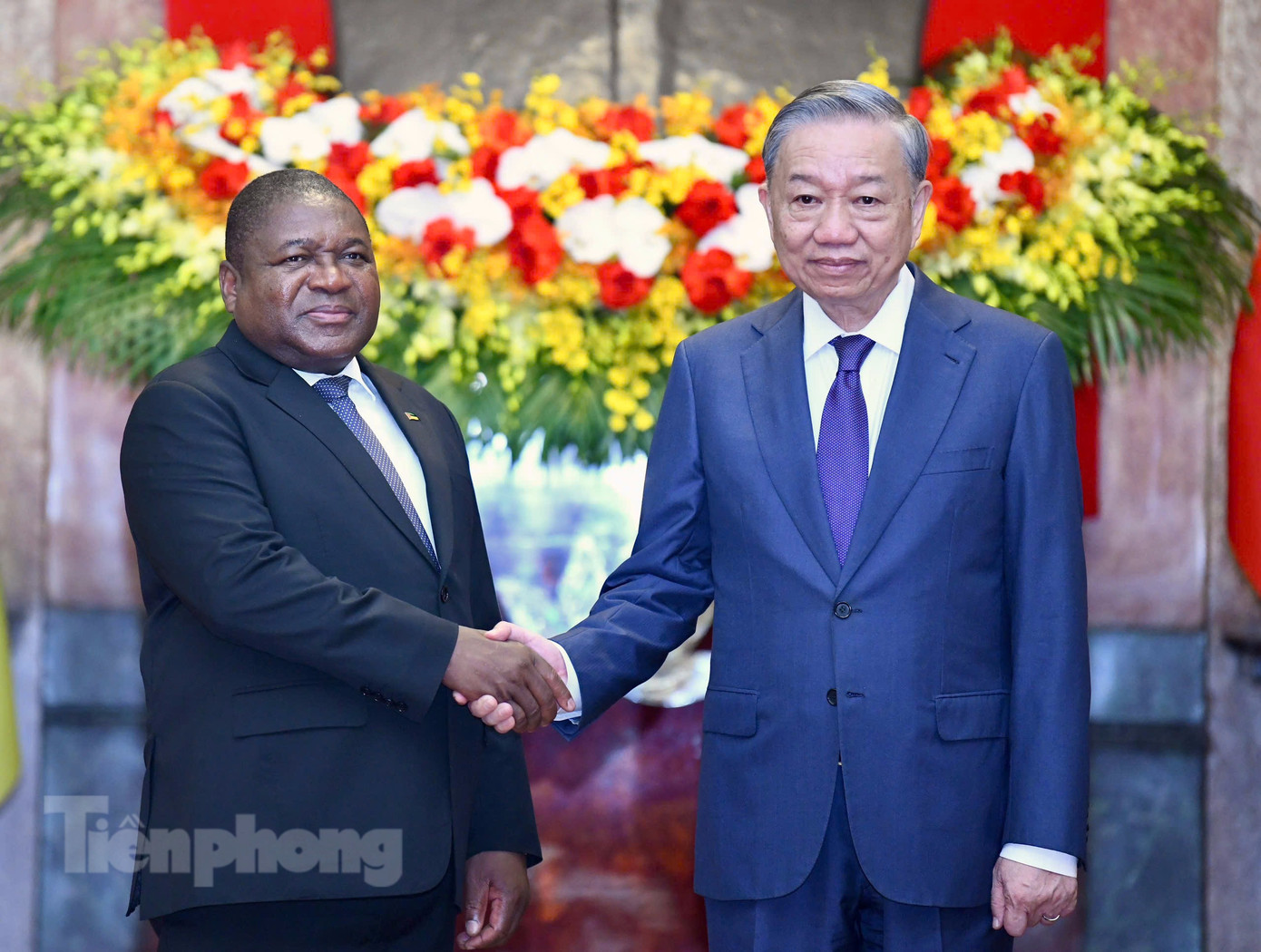 Tổng Bí thư, Chủ tịch nước Tô Lâm và Tổng thống Mozambique Filipe Jacinto Nyusi chụp ảnh chung trước cuộc hội đàm ngày 9/9. (Ảnh: Như Ý)