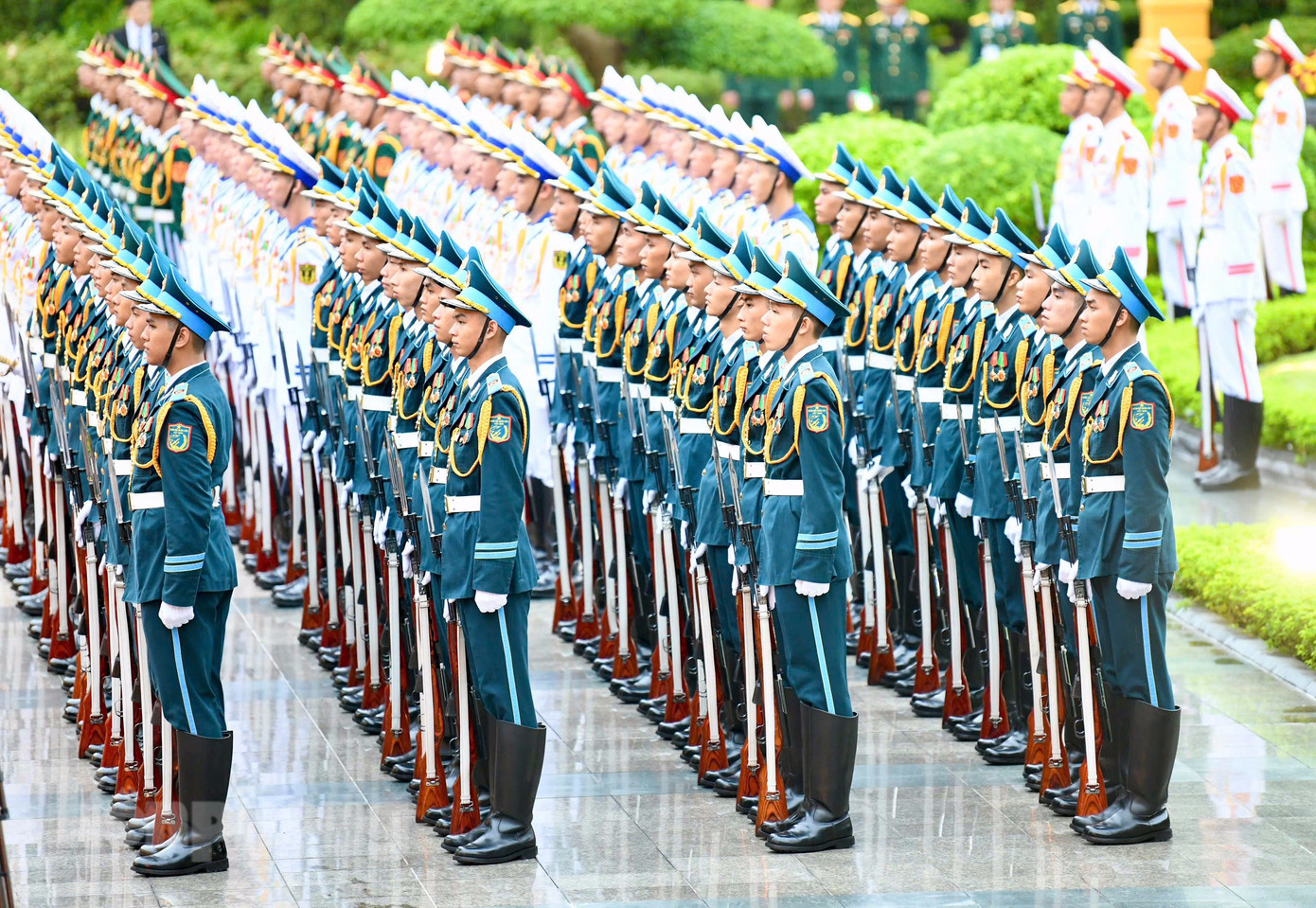 Đội danh dự thực hiện nghi thức đón Tổng thống Guinea-Bissau. (Ảnh: Như Ý) Đội danh dự thực hiện nghi thức đón Tổng thống Guinea-Bissau. (Ảnh: Như Ý)