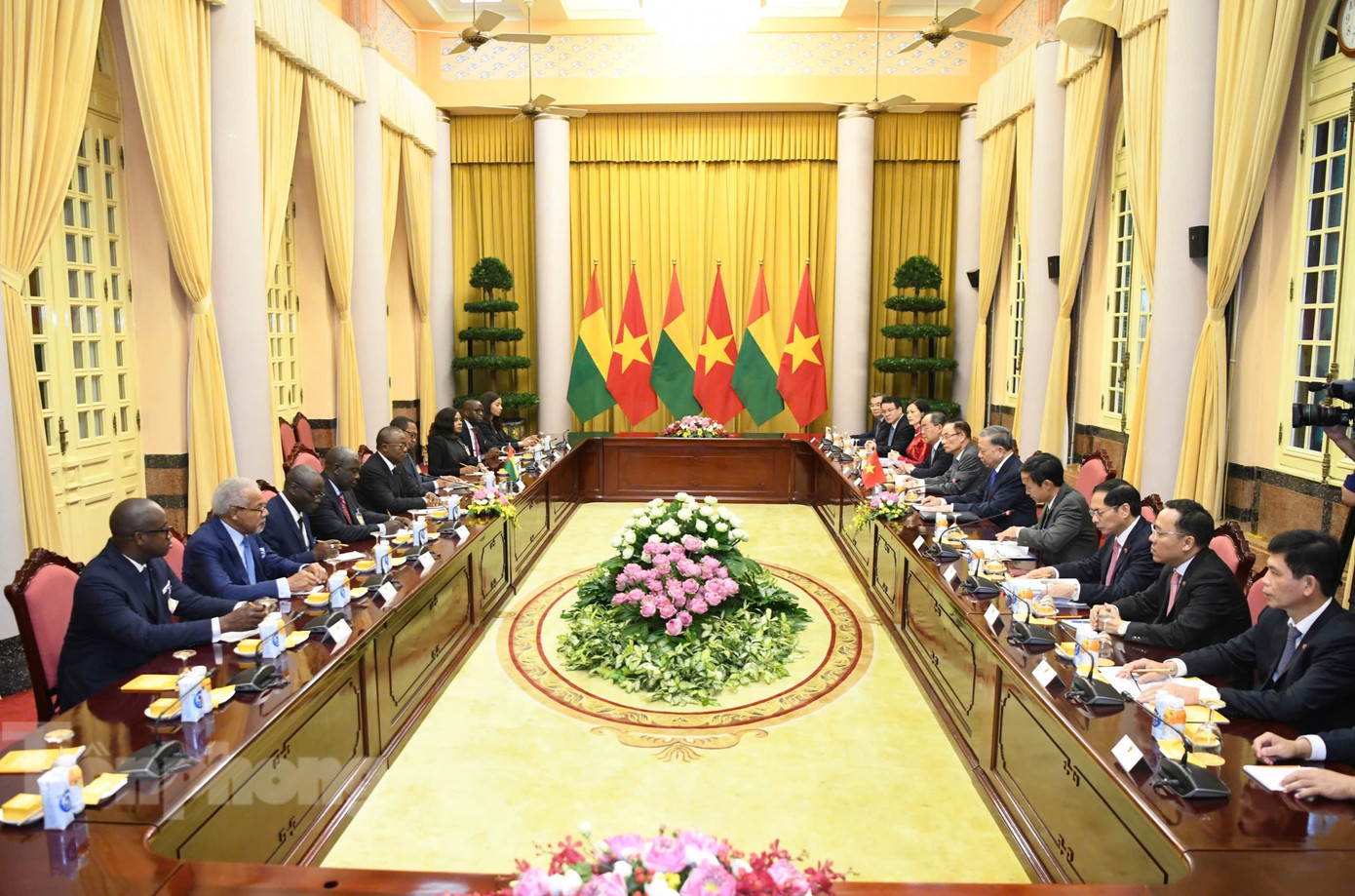 Cuộc hội đàm giữa lãnh đạo Việt Nam - Guinea-Bissau ngày 6/9. (Ảnh: Như Ý)