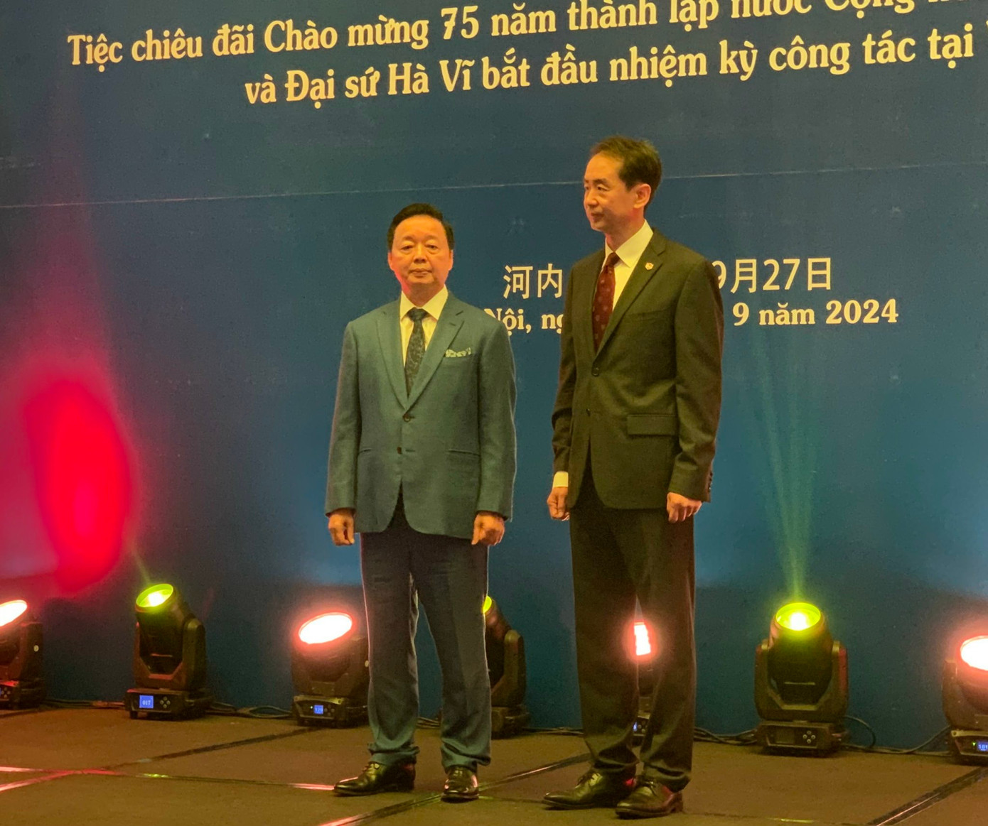 Phó Thủ tướng Trần Hồng Hà và Đại sứ Trung Quốc Hà Vĩ tại tiệc chiêu đãi. (Ảnh: Thái An) Phó Thủ tướng Trần Hồng Hà và Đại sứ Trung Quốc Hà Vĩ tại tiệc chiêu đãi. (Ảnh: Thái An)