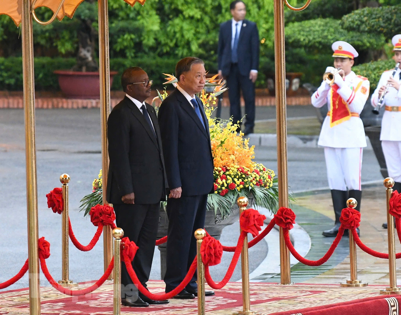 Tổng Bí thư, Chủ tịch nước Tô Lâm và Tổng thống Guinea-Bissau Umaro Sissoco Embaló tại lễ đón chính thức. (Ảnh: Như Ý) Tổng Bí thư, Chủ tịch nước Tô Lâm và Tổng thống Guinea-Bissau Umaro Sissoco Embaló tại lễ đón chính thức. (Ảnh: Như Ý)