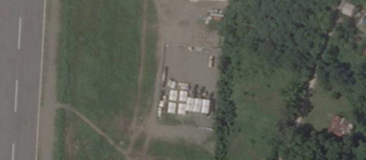 Ảnh vệ tinh chụp ngày 18/9 cho thấy bệ phóng tên lửa Typhon đang ở sân bay quốc tế Laoag. (Ảnh: Planet Labs) Ảnh vệ tinh chụp ngày 18/9 cho thấy bệ phóng tên lửa Typhon đang ở sân bay quốc tế Laoag. (Ảnh: Planet Labs)