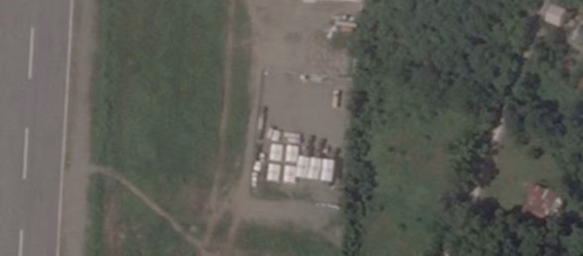 Ảnh vệ tinh chụp ngày 18/9 cho thấy bệ phóng tên lửa Typhon đang ở sân bay quốc tế Laoag. (Ảnh: Planet Labs) Ảnh vệ tinh chụp ngày 18/9 cho thấy bệ phóng tên lửa Typhon đang ở sân bay quốc tế Laoag. (Ảnh: Planet Labs)