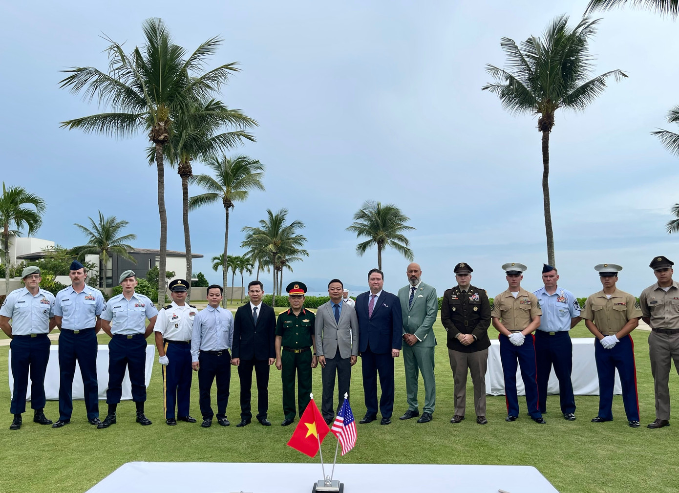 Đại diện của hai bên tại lễ trao trả. (Ảnh: Mofa) Đại diện của hai bên tại lễ trao trả. (Ảnh: Mofa)