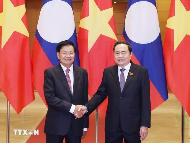 Chủ tịch Quốc hội Trần Thanh Mẫn hội kiến Tổng Bí thư, Chủ tịch nước Thongloun Sisoulith. (Ảnh: TTXVN) Chủ tịch Quốc hội Trần Thanh Mẫn hội kiến Tổng Bí thư, Chủ tịch nước Thongloun Sisoulith. (Ảnh: TTXVN)