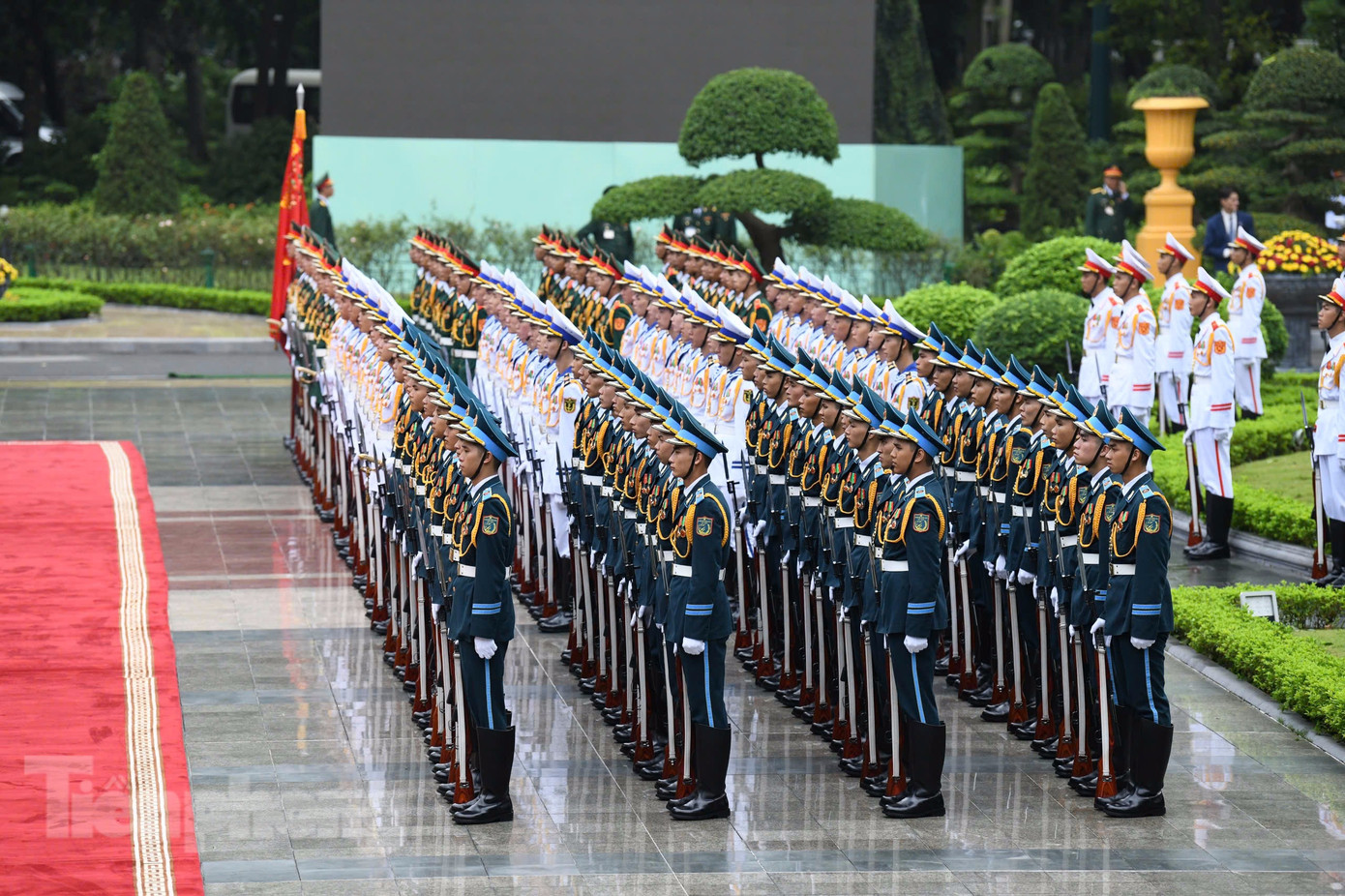 Đội danh dự cử hành lễ đón Tổng thống Mozambique Filipe Jacinto Nyusi và Phu nhân. (Ảnh: Như Ý)