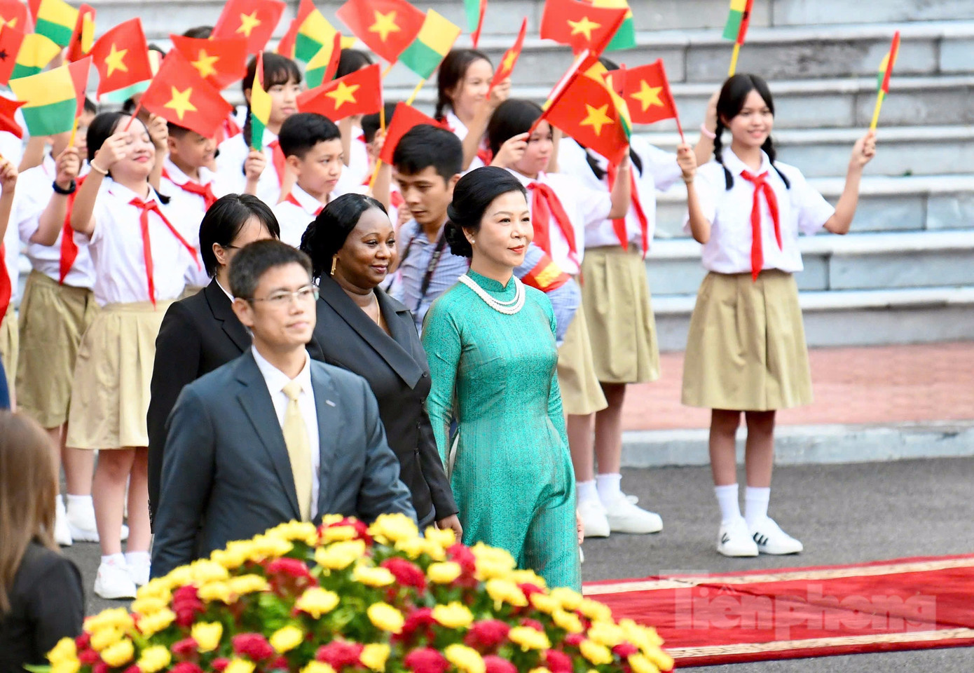 Hai Phu nhân tại lễ đón, ngày 6/9. (Ảnh: Như Ý) Hai Phu nhân tại lễ đón, ngày 6/9. (Ảnh: Như Ý)