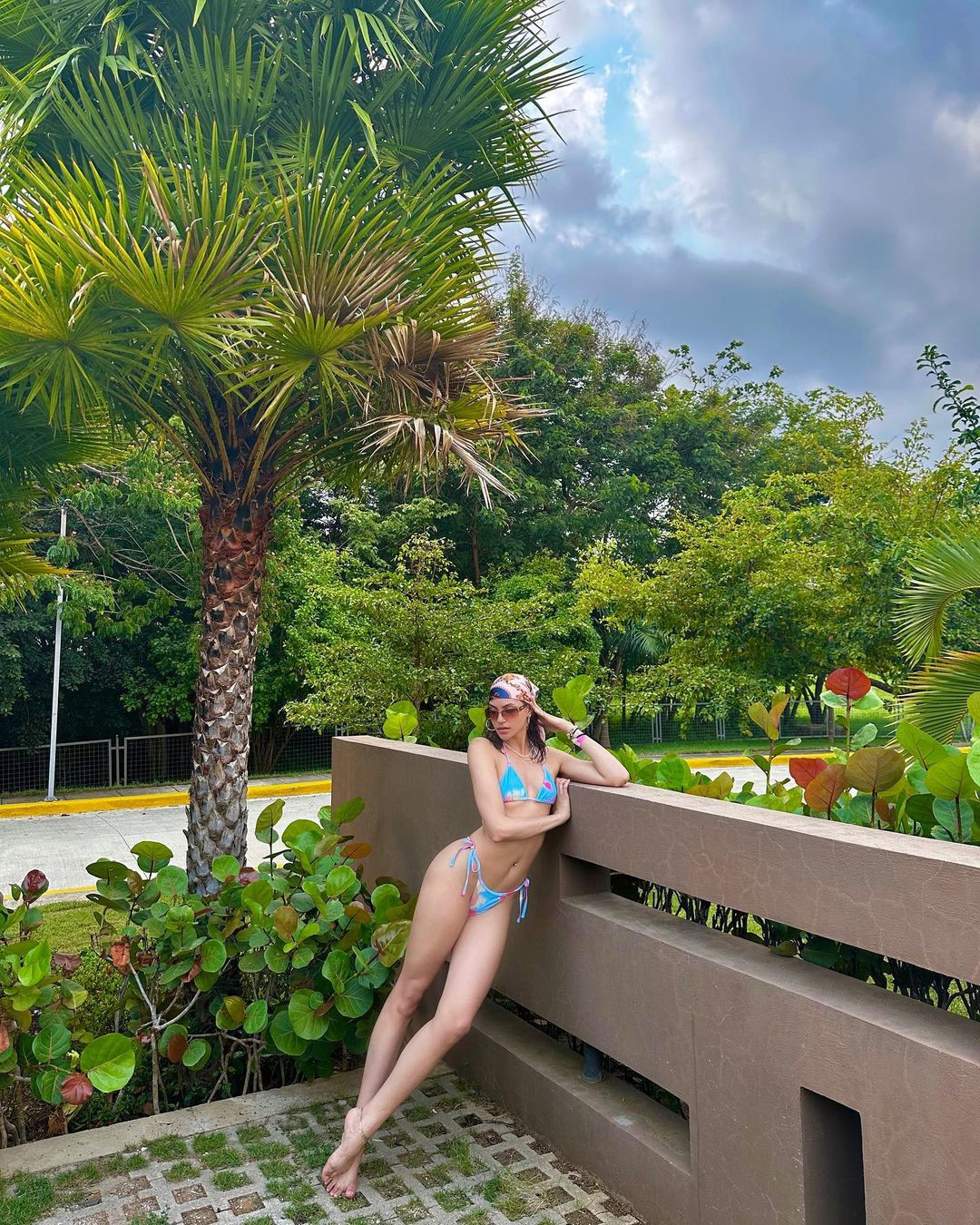 Trên trang cá nhân, người đẹp chịu khó khoe hình thể nóng bỏng với trang phục bikini. Vẻ đẹp sexy của cô được đánh giá phù hợp với sân chơi Hoa hậu Hòa bình.