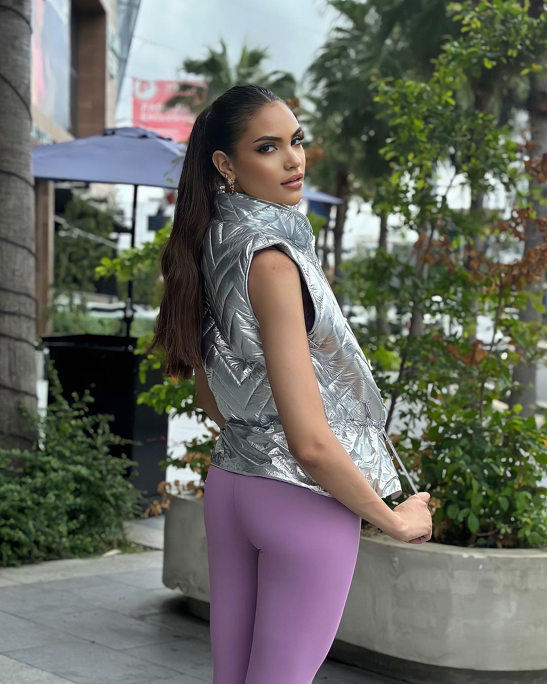 Cô gây ấn tượng với chiều cao 1,83 m và những đường cong khỏe khoắn.