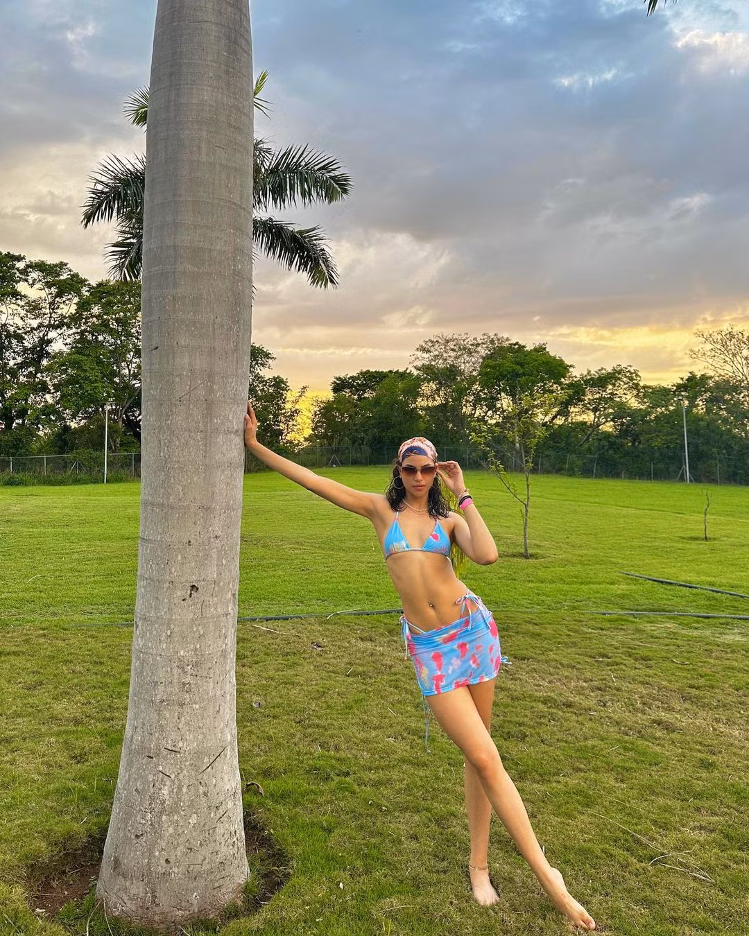 Trên trang cá nhân, người đẹp chịu khó khoe hình thể nóng bỏng với trang phục bikini. Vẻ đẹp sexy của cô được đánh giá phù hợp với sân chơi Hoa hậu Hòa bình.