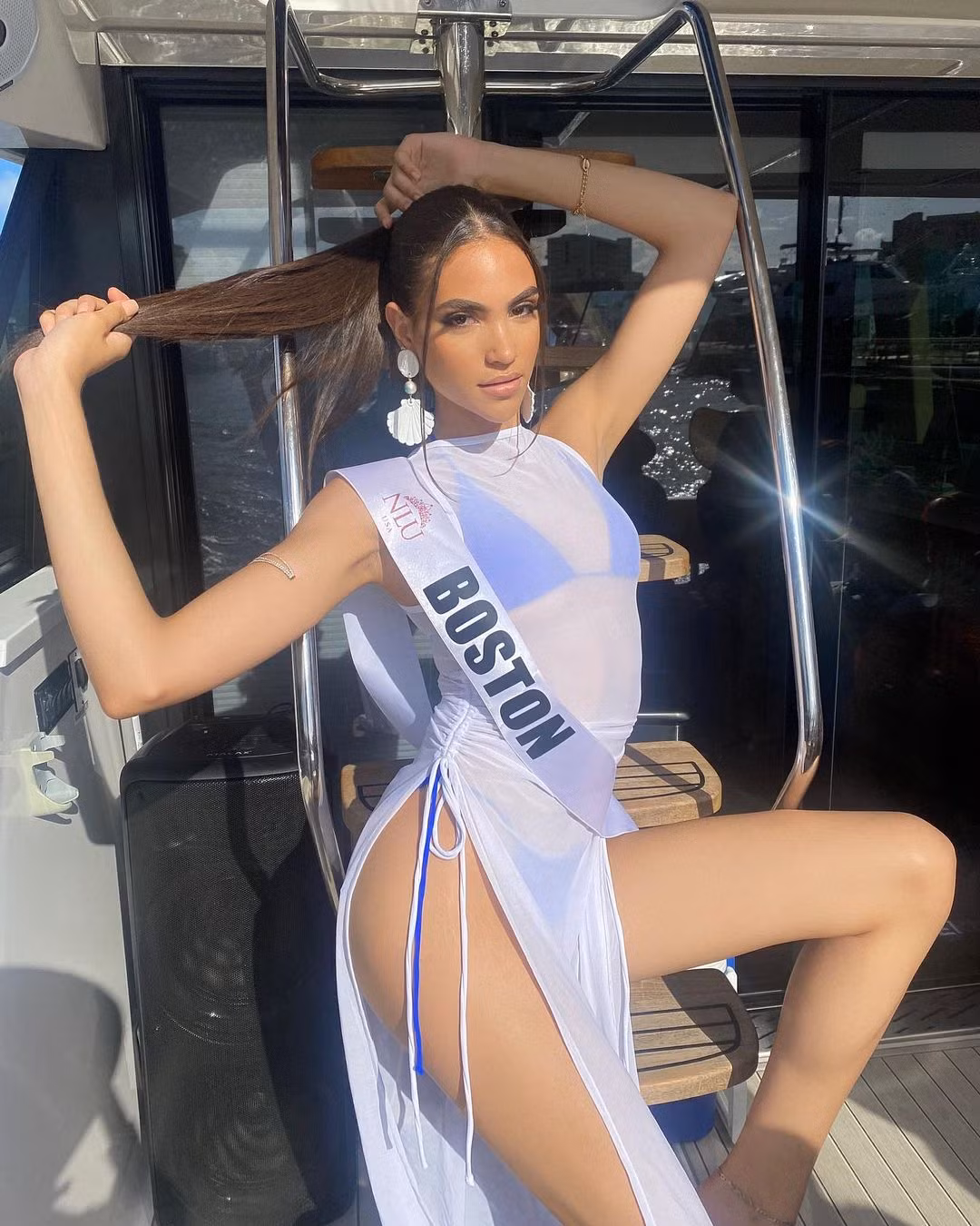 Skarxi Marie năm nay 21 tuổi, hiện là sinh viên ngành sinh học kiêm người mẫu tại quê nhà.