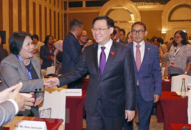 Chủ tịch Quốc hội Vương Đình Huệ đến Diễn đàn chính sách đối ngoại. (Ảnh: Doãn Tấn/TTXVN) Chủ tịch Quốc hội Vương Đình Huệ đến Diễn đàn chính sách đối ngoại. (Ảnh: Doãn Tấn/TTXVN)