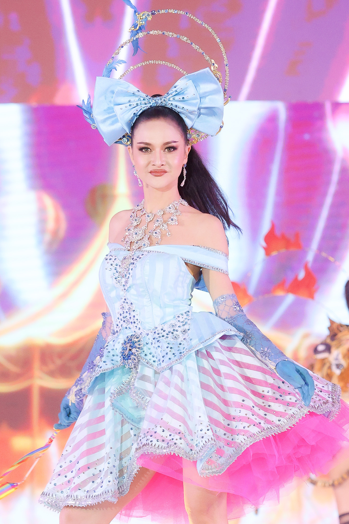 Năm 2022, đại diện Thái Lan tại Hoa hậu Hoàn vũ là người đẹp Anna Sueangam-iam nhưng cô không giành được thành tích. Trước đó, đại diện Thái Lan tại Hoa hậu Hoàn vũ 2021 là người đẹp Anchilee Scott-Kemmis cũng phải ra về trắng tay.