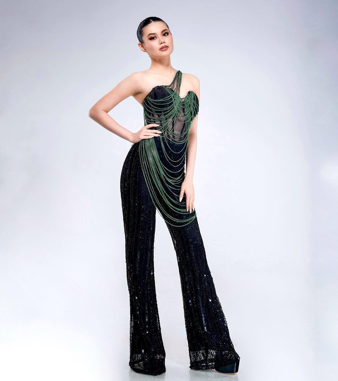 Fabienne Nicole Groneveld được đánh giá cao về khả năng ăn nói tự tin, nội dung rõ ràng, không lan man. Về nhan sắc, vẻ đẹp hiền dịu, đặc trưng châu Á của cô được cho là hợp gu giám khảo Indonesia.