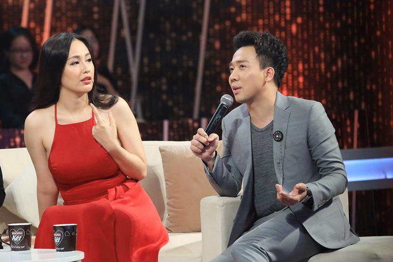 Năm 2019, Mai Phương Thúy cũng gây chú ý với vóc dáng đầy đặn khi xuất hiện ở chương trình Người ấy là ai. Người đẹp mặc bộ váy lụa màu đỏ, kiểu cổ yếm, để lộ vóc dáng đầy đặn vì tăng cân.