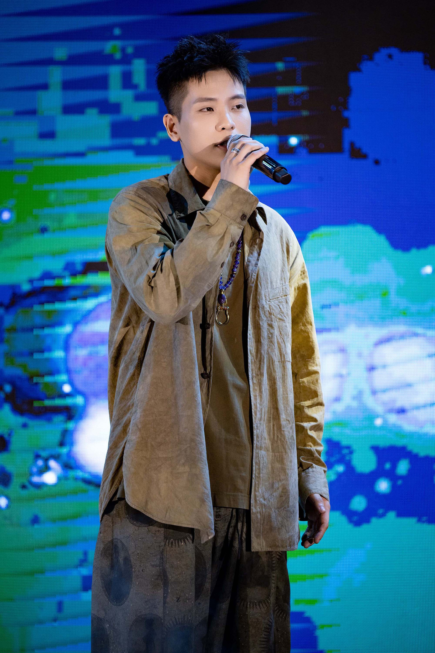 Rapper Double2T và ca sĩ Quân AP tham gia biểu diễn trong chương trình.