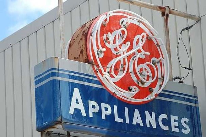 6. GE Giá trị thương hiệu: 46,9 tỷ USD Xếp hạng năm 2012: 6 Thay đổi giá trị thương hiệu: +7%. 6. GE Giá trị thương hiệu: 46,9 tỷ USD Xếp hạng năm 2012: 6 Thay đổi giá trị thương hiệu: +7%