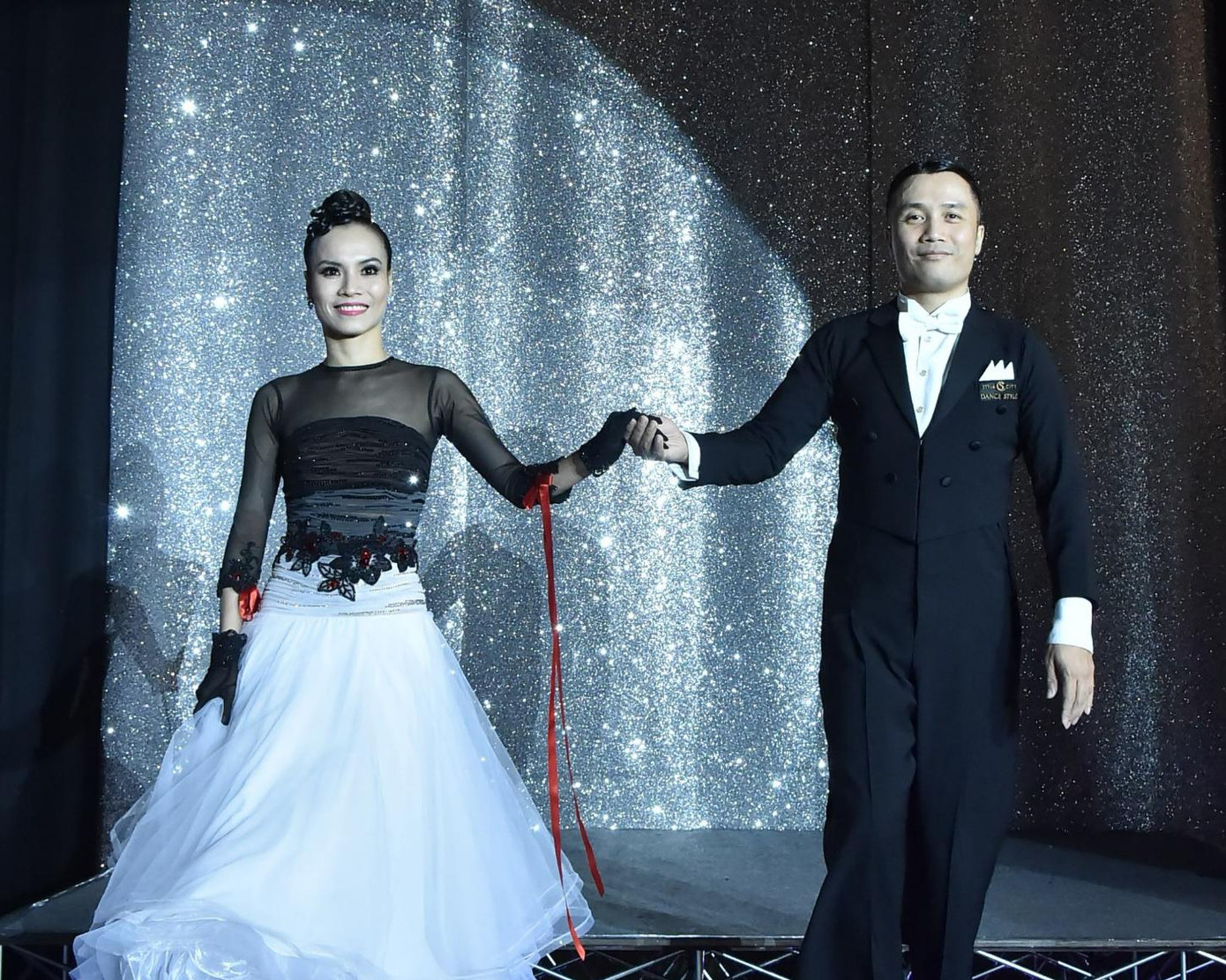 Hồng Việt-Thu Trang là cặp vận động viên đầu tiên vô địch dancesport Việt Nam thể loại standard. Họ giữ vị trí vô địch quốc gia 7 năm, trong đó 3 năm vô địch toàn năng. Hai người trực tiếp huấn luyện đôi học trò Đức Hòa-Hải Yến dành HCV đầu tiên cho dancesport Việt Nam tại đấu trường SEA Games 2019 tại Philippines. Họ cũng là HLV của rất nhiều đôi học trò là vô địch quốc gia, kiện tướng quốc gia Việt Nam. Hồng Việt-Thu Trang là cặp vận động viên đầu tiên vô địch dancesport Việt Nam thể loại standard. Họ giữ vị trí vô địch quốc gia 7 năm, trong đó 3 năm vô địch toàn năng. Hai người trực tiếp huấn luyện đôi học trò Đức Hòa-Hải Yến dành HCV đầu tiên cho dancesport Việt Nam tại đấu trường SEA Games 2019 tại Philippines. Họ cũng là HLV của rất nhiều đôi học trò là vô địch quốc gia, kiện tướng quốc gia Việt Nam.