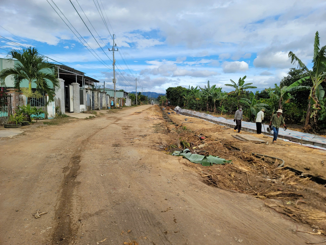 Tuyến đường TDP 10 đi xã Đăk Ngọk (Đăk Hà) sau nhiều năm xuống cấp, gây nguy hiểm an toàn giao thông Tuyến đường TDP 10 đi xã Đăk Ngọk (Đăk Hà) sau nhiều năm xuống cấp, gây nguy hiểm an toàn giao thông