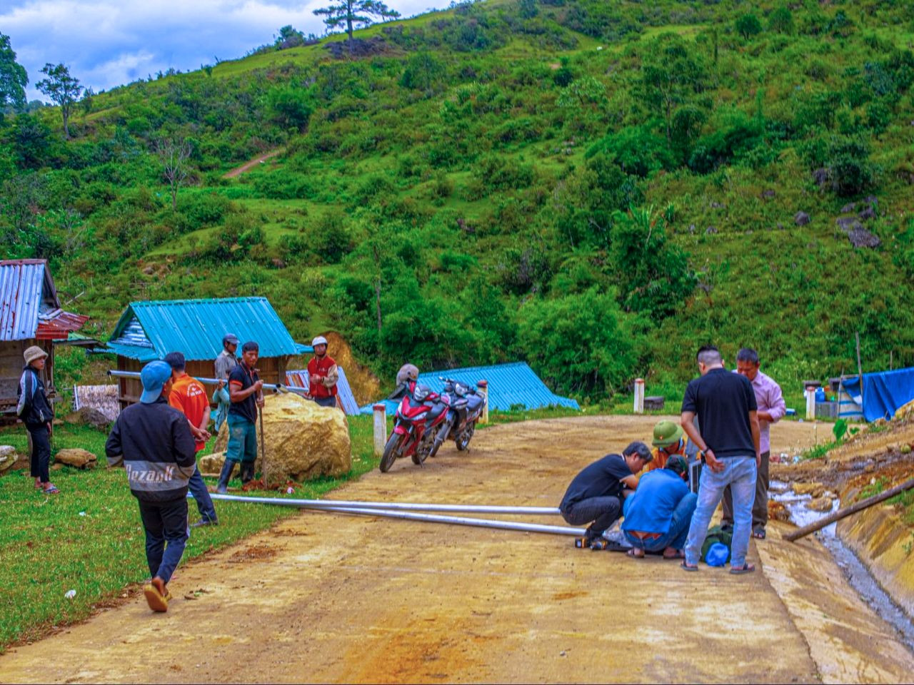 Công trình đoạn đường thanh niên thắp sáng góp phần thay đổi diện mạo nông thôn, đảm bảo an ninh trật tự.
