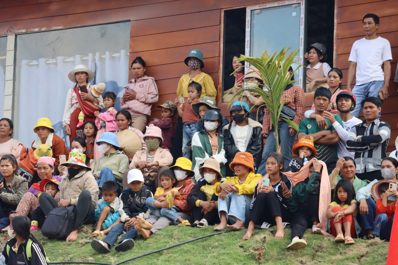 Đời sống của người dân ngày càng phát triển, có thêm điều kiện để phát triển nhiều mô hình kinh tế mới, giúp nâng cao thu nhập và cải thiện đời sống.