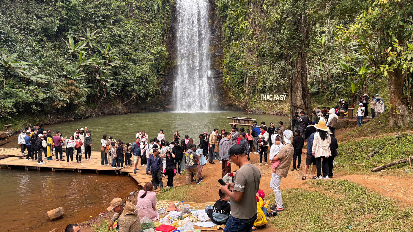 Các cơ sở lưu trú, quán ăn, địa điểm du lịch đều trong tình trạng quá tải