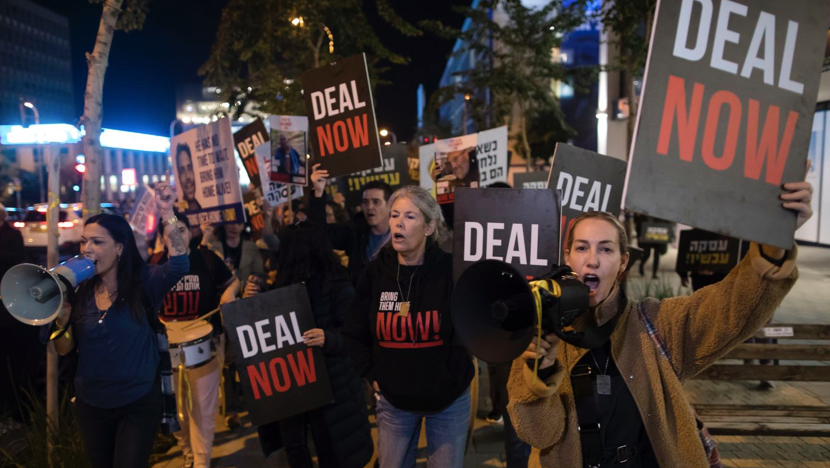 Người Israel biểu tình ở Tel Aviv ngày 18/1 để đòi chính phủ đưa các con tin về nhà. (Ảnh: Getty)