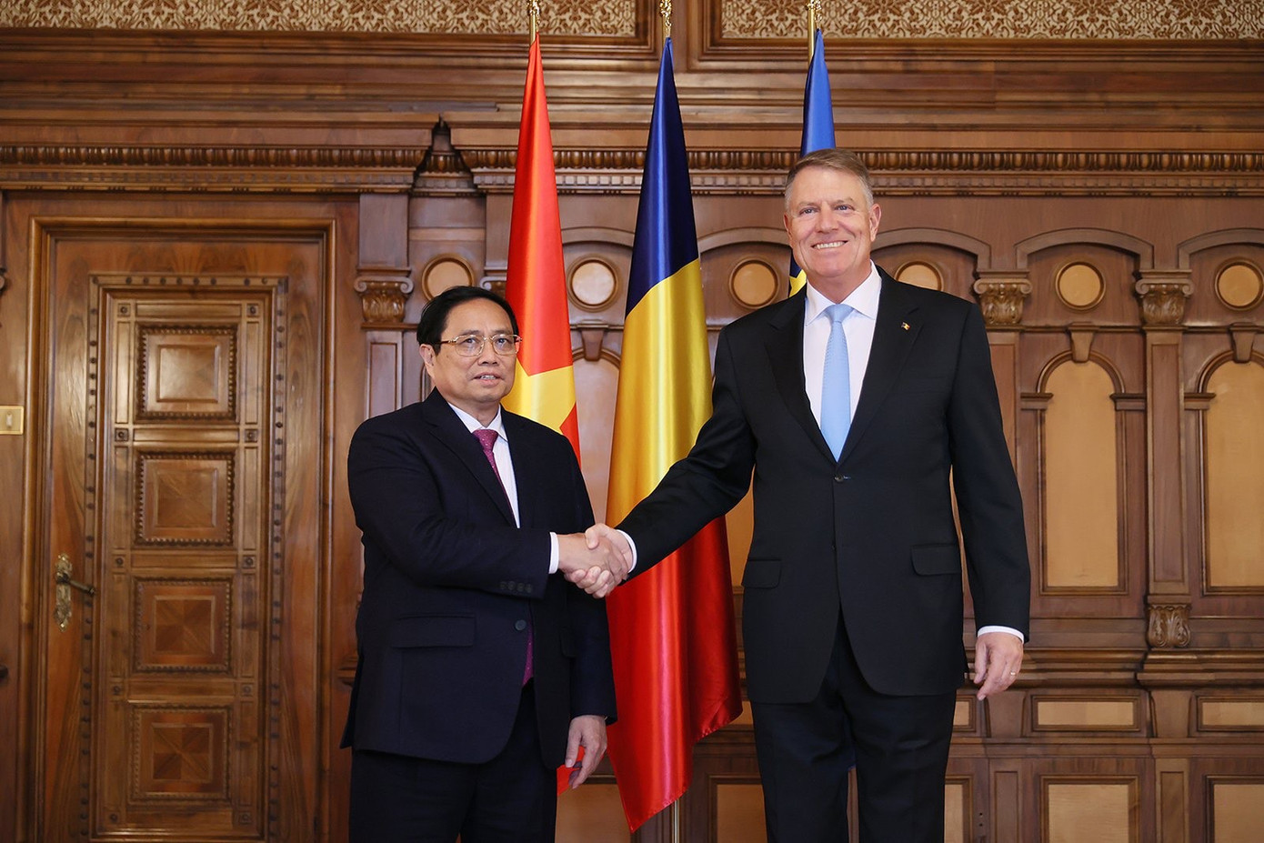 Thủ tướng Phạm Minh Chính trong cuộc hội kiến Tổng thống Romania Klaus Iohannis. (Ảnh: Đoàn Bắc)