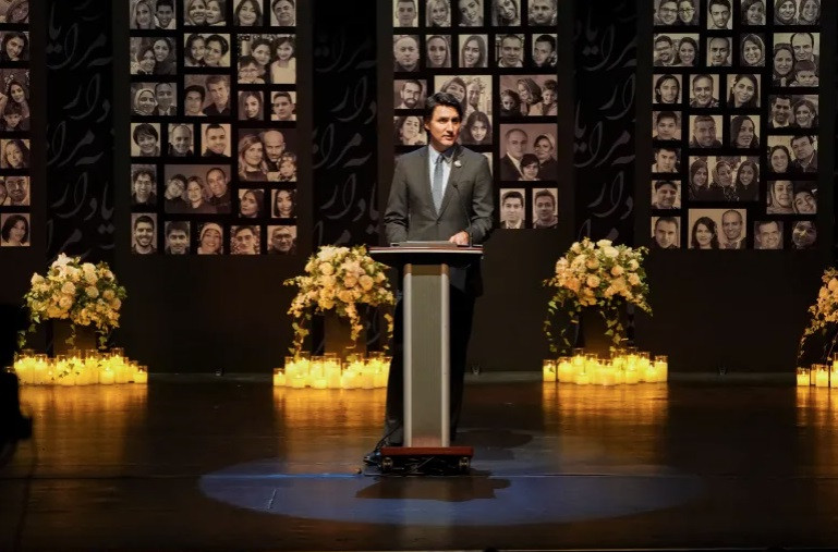 Thủ tướng Canada Justin Trudeau phát biểu tại lễ tưởng niệm các nạn nhân thiệt mạng trong vụ bắn rơi máy bay Ukraine. (Ảnh: Reuters) Thủ tướng Canada Justin Trudeau phát biểu tại lễ tưởng niệm các nạn nhân thiệt mạng trong vụ bắn rơi máy bay Ukraine. (Ảnh: Reuters)