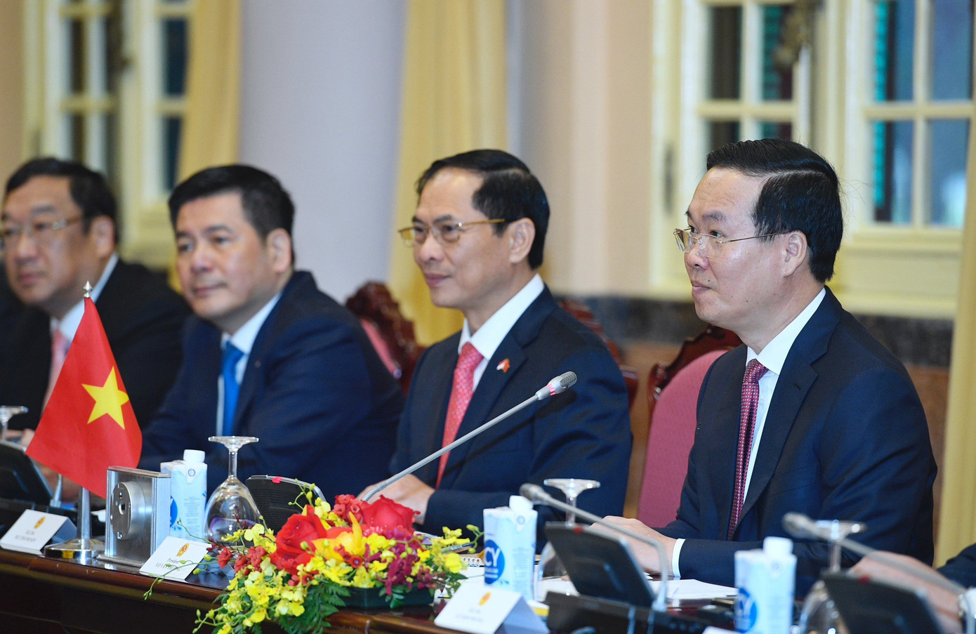 Chủ tịch nước Võ Văn Thưởng và các quan chức cấp cao Việt Nam tại cuộc hội đàm. (Ảnh: Như Ý)